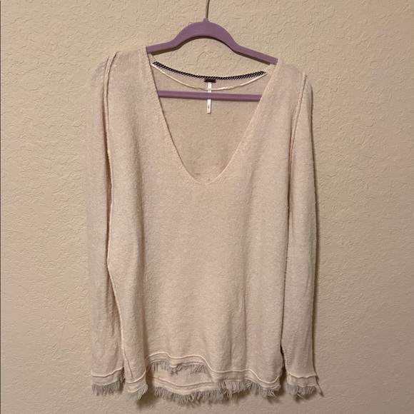 Free People Tops - Free People Cream V-Neck Lightweight Fringe Hem Top boho oversized size m
